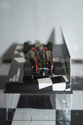 Lotus RENAULT GP R31 V. Petrov 2011 MINICHAMPS 1 43 for sale