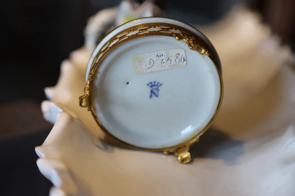 COPPIA STATUETTE IN PORCELLANA DI CAPODIMONTE - Immagine 4 di 4