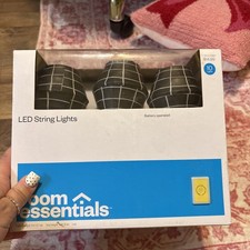 ROOM ESSENTIALS LED. STRING LIGHTS BLACK BATT...