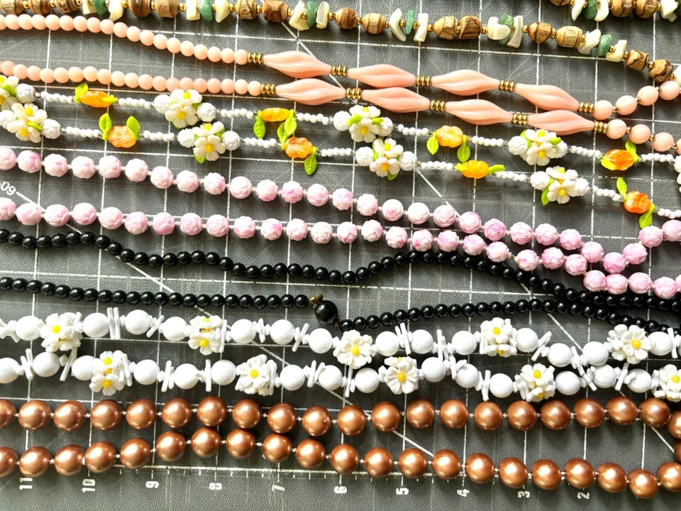 LOT OF 11 VINTAGE TO MODERN NECKLACES,NAPIER, MONET,GLASS,FLORAL,LOVELY BEADS - Image 4 of 4