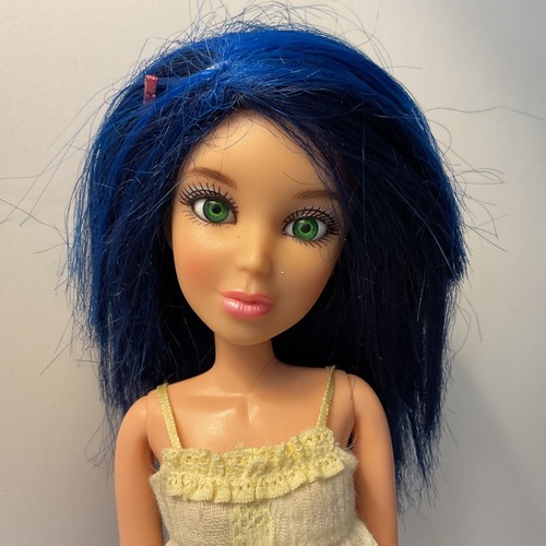 LIV Doll Articulated Doll By Spin Master Dressed with Shoes with Blue Wig - Picture 4 of 12