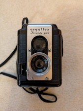 Vintage Argus Argoflex 75mm Camera, Flash, Base case, 5 flash bulbs, UNTESTED