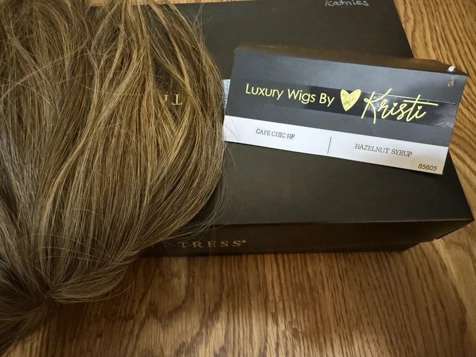 Colección Kristi Belle Tress Edición Limitada (Café Chic) Foto 2 de 4