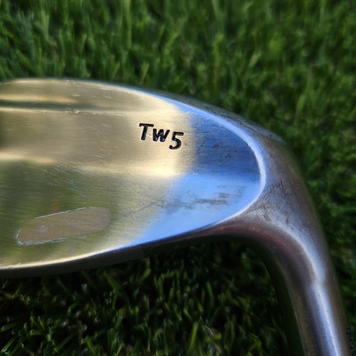 Wilson Staff TW5 Gap Wedge 50-6 Bounce Dynamic Gold Wedge Flex RH 36” - Picture 5 of 18