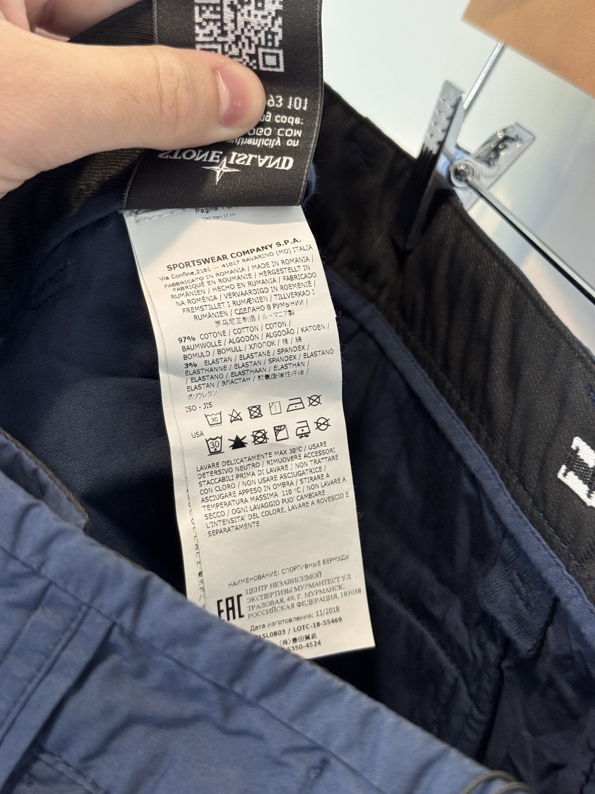 Stone Island Mens Navy Blue Bermuda Cargo Shorts Size 30 Type RE (fits 28-30) thumbnail 10