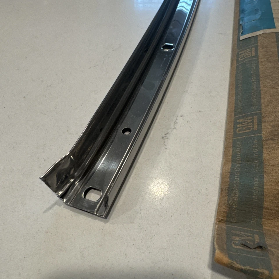 NOS New GM 8713144 1968-1970 Pontiac Weatherstrip Retainer Bonneville Catalina - Image 2 of 4