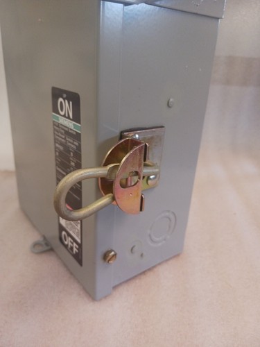 Siemens Heavy Duty Enclosure Switch NRH321 FUSED 30 AMP 240VAC Type 3R (W) - Picture 3 of 6