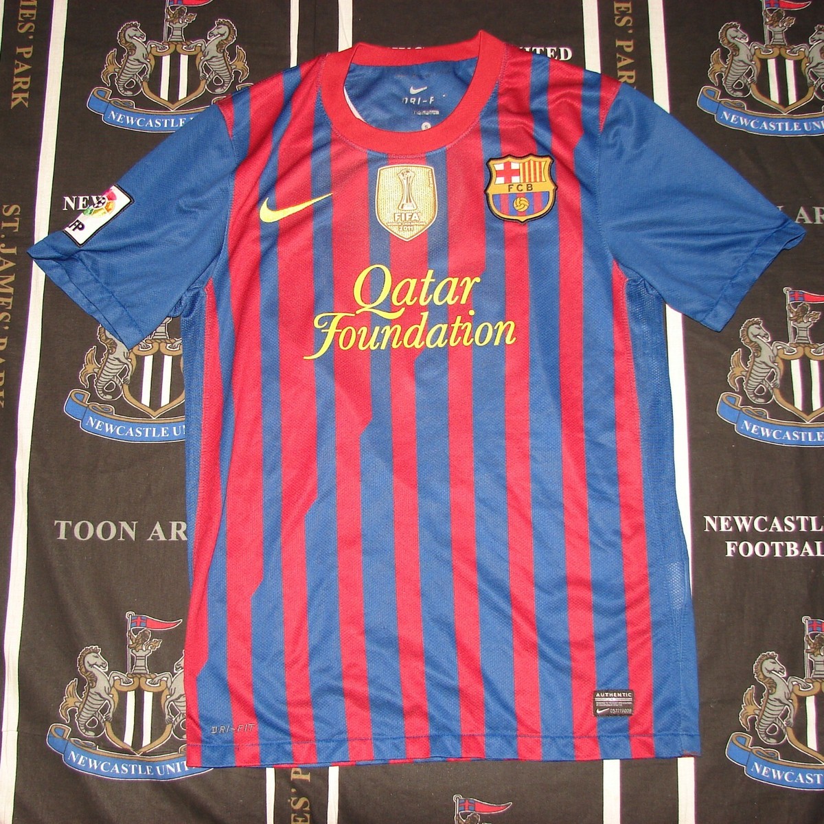 Barcelona 2011 2012 Home Football Shirt Jersey Nike Xavi