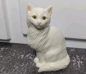 John Beswick Long Haired Seated White Cat  Figurine 4"