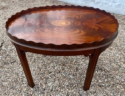 Coloniall Coffee Table Piecrust With Inlaid Medallion Flame Mahogany