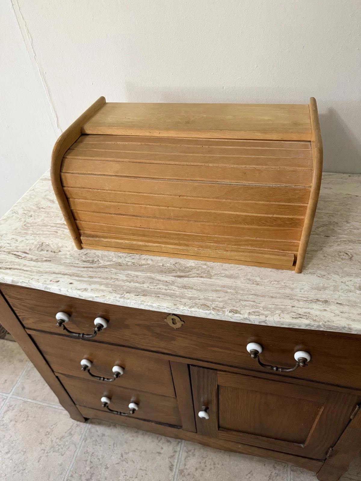 Vintage Kamenstein Wooden Roll-Top Bread Bin Light Brown Kitchen Storage Maple
Opens in a new window