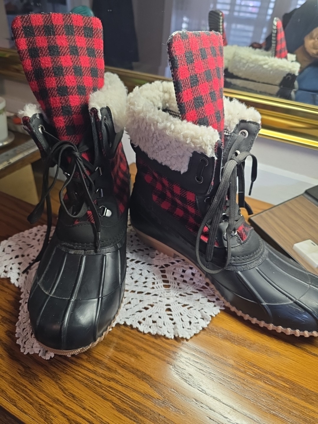Duck Boots Women's Size 11  Jenna  Red Plaid Faux Fur Lining Lace Up Round Toe