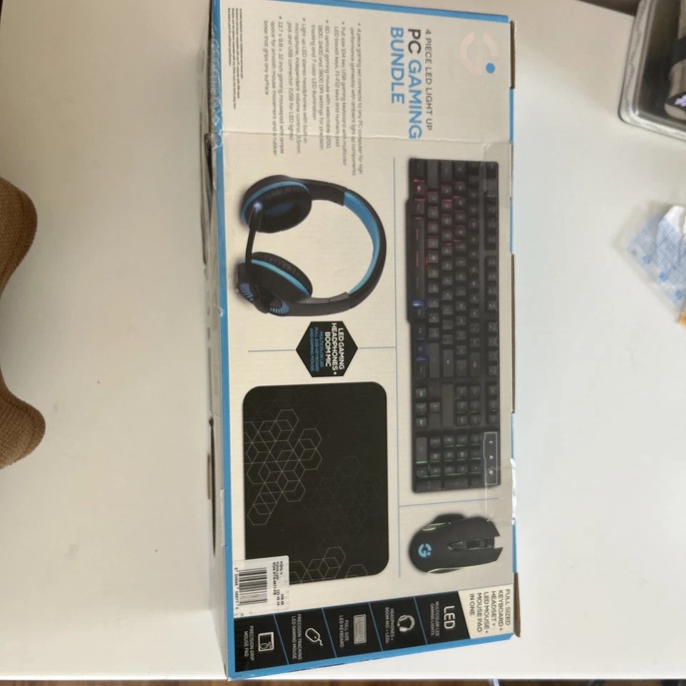 Smartgear 4 Piece LED PC Gaming Bundle Keyboard + Headphones W/Mic + Mouse + Pad - Image 2 of 4