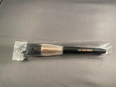RealHer  ''LOVE WHAT YOU DO'' VEGAN BRUSH (POWDER) 006 Brand New