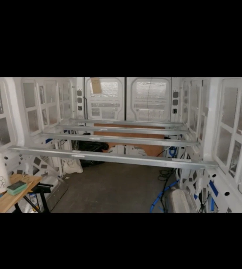 Skorva sale van bed