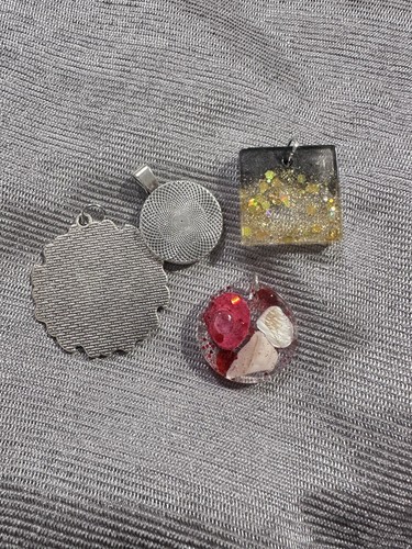 Handmade Pendants Necklaces Lot Of 4 Hand Painted And Some Resin OOAK 1646 W - Picture 8 of 12