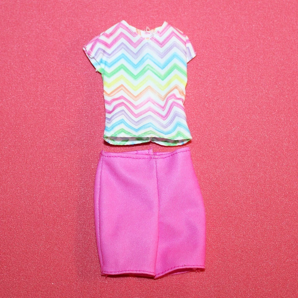 Top + bermudas pour poupée Barbie Mattel - Photo 1/1