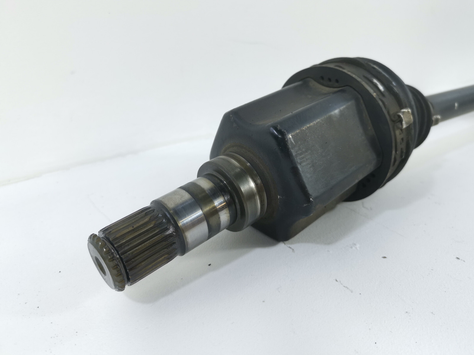 2014-2020 MASERATI QUATTROPORTE AWD RIGHT PASSENGER FRONT AXLE SHAFT OEM