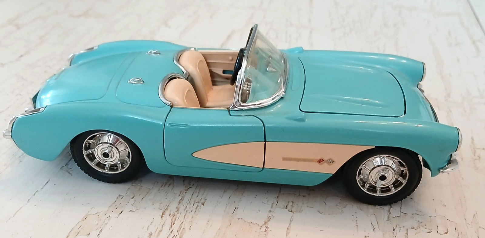 1957 Chevrolet Corvette Convertible Burago Die-Cast Model 1:24