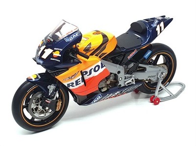 Minichamps 1/12 Scale 122 027111 - Honda RC211V Repsol Ukawa