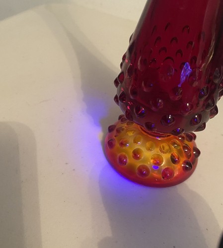 Vintage Fenton Amberina Red Gold Hobnail Swung Bud Vase Small 9.5” Slight Glow - Picture 10 of 12