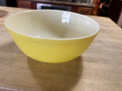 Vintage PYREX Large 4 QT Primary Yellow Mixing Nesting Bowl Model  #404.