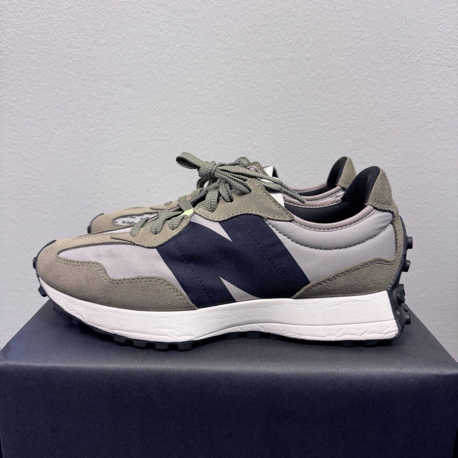 New Balance 327 Sneakers Aluminum Covert Green Mens 8 Womens 9.5 MS327IB thumbnail 2