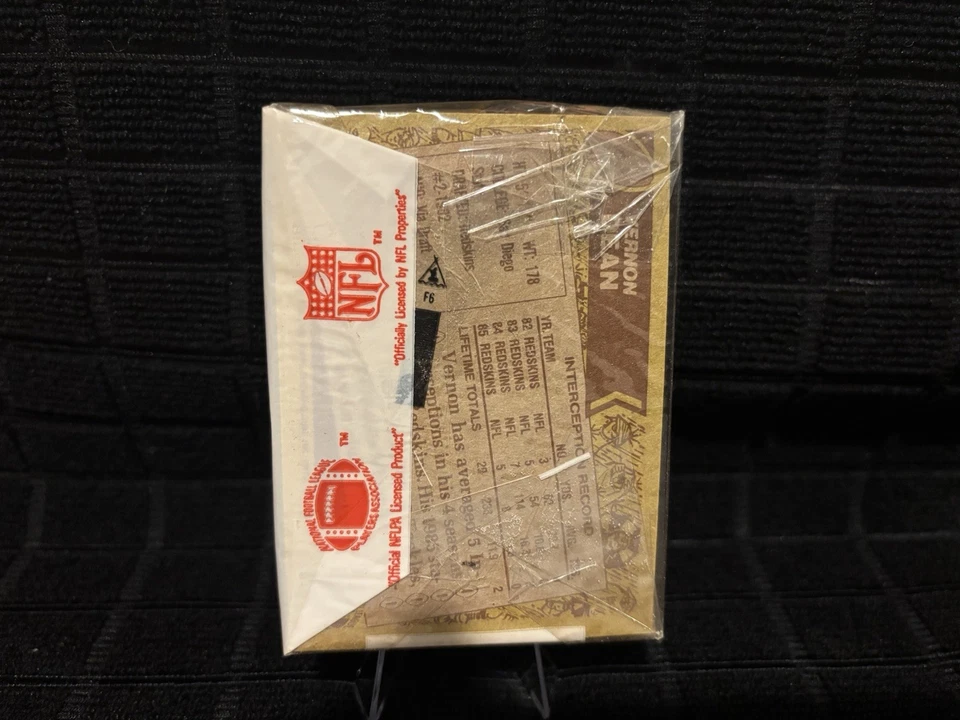 1986 Topps Football Cello Pack * Possible HOF Jerry Rice RC? Mark Bavaro RC? - Image 2 of 2