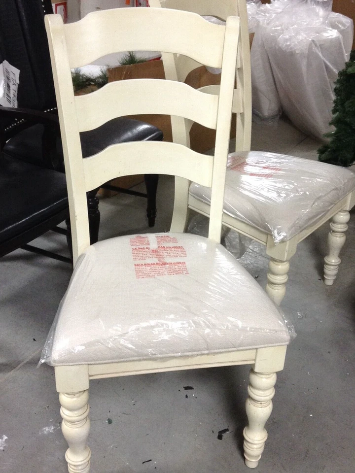 Juego de 4 sillas Hillsdale Furniture Pine Island Old White con respaldo de escalera lateral Foto 3 de 4