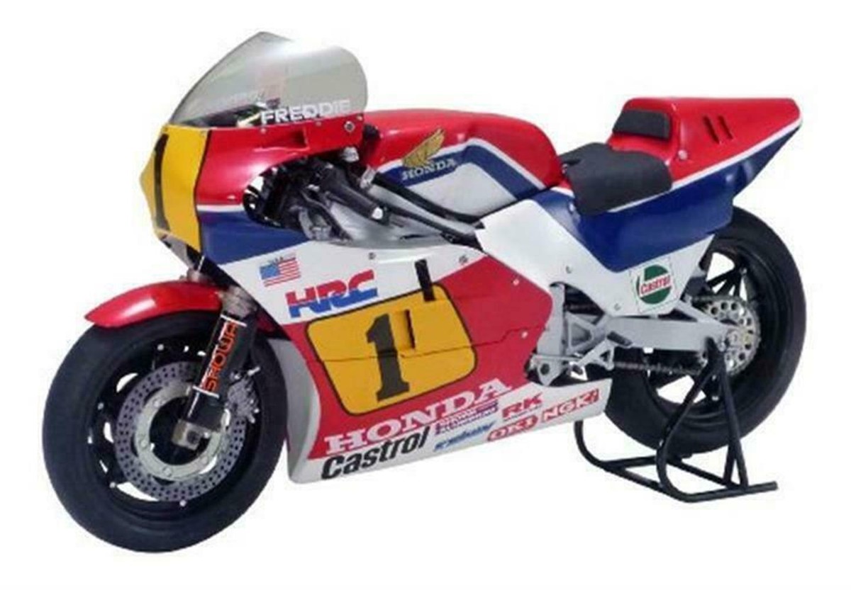 【未使用】Tamiya Honda NSR 500 Amazon.com: TAMIYA - Honda NSR500 '84 - 126 - 1:12 14126