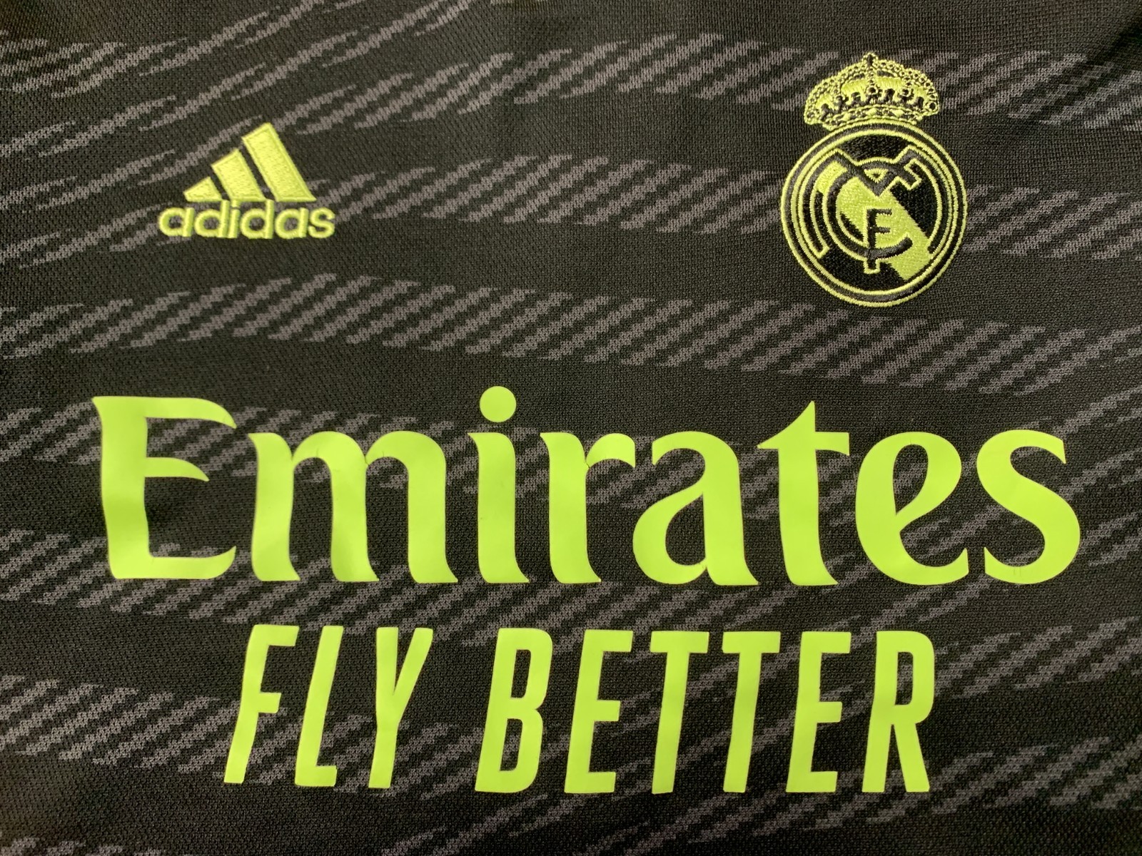 REAL MADRID 2022-2023 FOOTBALL KIT SHIRT JERSEY AND SHORTS THIRD ADIDAS YOUNG XS thumbnail 4