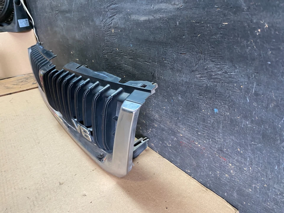 Решетка передняя верхняя для Mitsubishi Montero 1997 1998 1999 годов выпуска J7042 Dg - Изображение 2 из 4