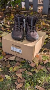 adidas gazelle silver green womens Yeezy Desert Boot 'Oil' | myGemma | FR main image 1