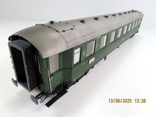 (1QW107) KM1 203511 Spur 1  Schnellzugwagen D36 2.Kl. #17260 der DB, patinier... | Zustand: Gebraucht