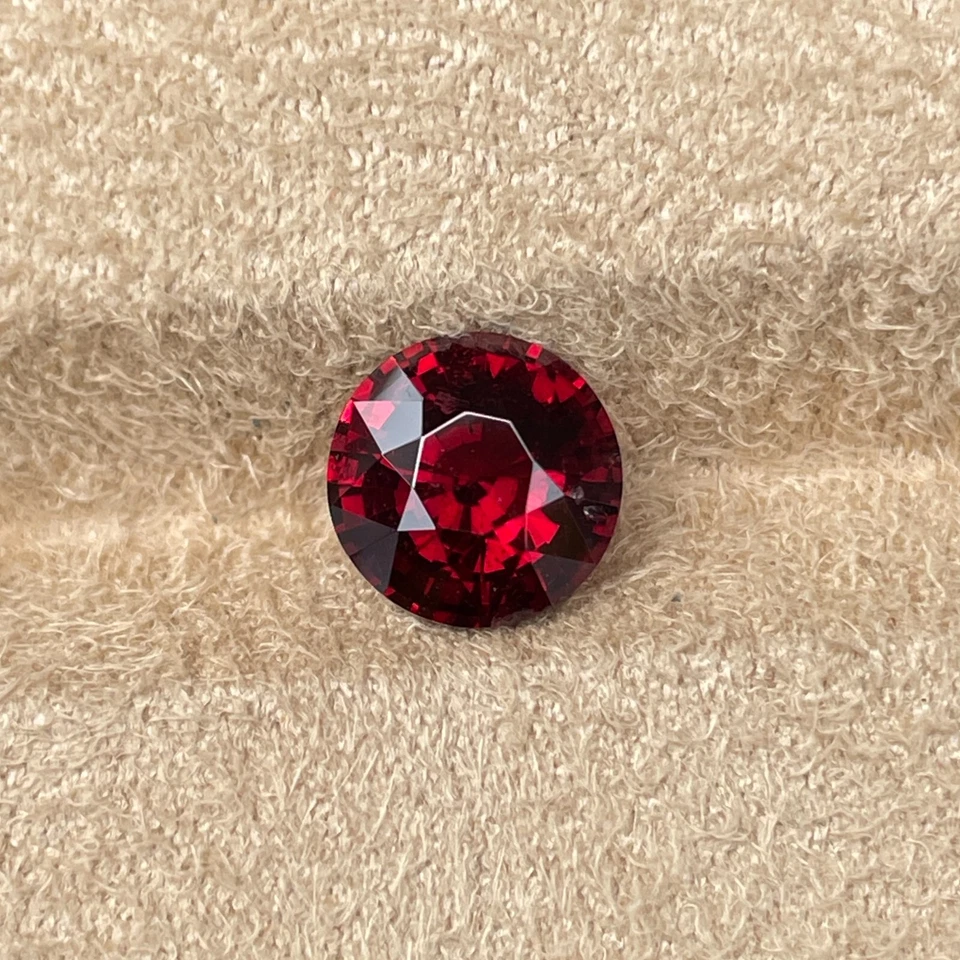 Natural Red Garnet 2.87 Cts Round Cut Loose Gemstone - Image 2 of 4