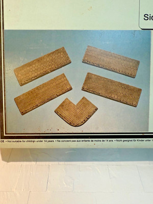 CUSTOM DIORAMICS # CD-104 Urban Sidewalk 1/35 White Plaster 5 Piece Panel Kit