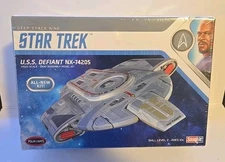 Polar Lights Star Trek U.S.S. Defiant NX-74205 Model Kit 2018 - New / Sealed