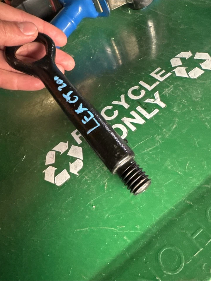 10 11 12 13 14 15 Prius LEXUS CT200H Gancho de remolque Ojo de remolque Tornillo Tornillo Parachoques OEM Foto 2 de 2