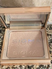 Sigma Beauty Highlighter BNIB authenic in shade "savanna"