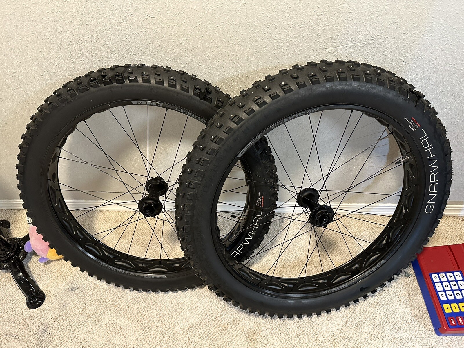 Fat Bike Wheelset Mulefut 80 Bontrager Gnarwhal Studded Tires 27.5
