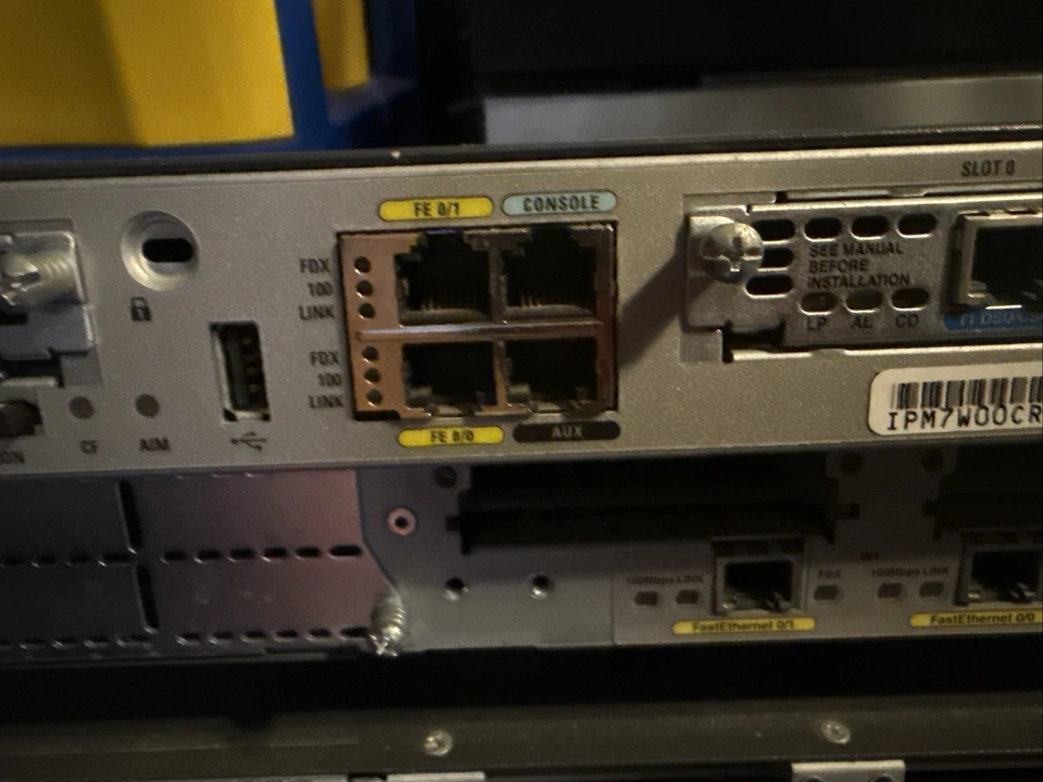 Router integrado CISCO 1841/K9 ADVENTEPRISE ios-15.1 256D/128F 1DSU CISCO1841 Foto 3 de 4