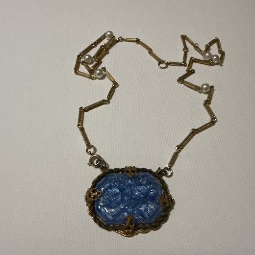 Art Deco Czechoslovakia Intaglio Gold-Colored Filigree Framing Necklace