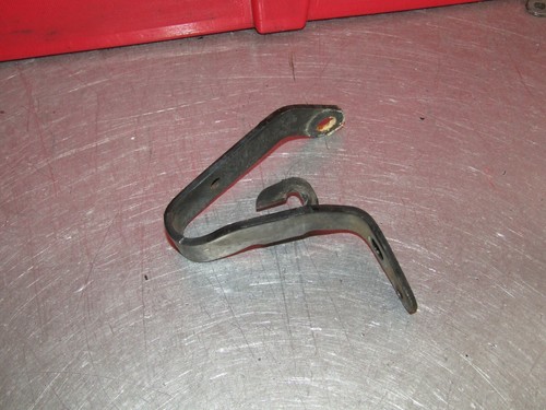 2006-2011 Cadillac DTS OEM fuel line support bracket 06 07 08 09 10 11 ...