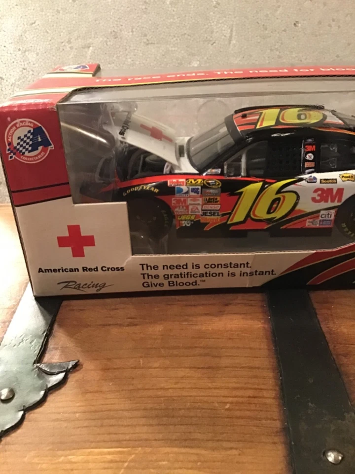 NASCAR ~ ACCIÓN ~ "GREG BIFFLE" ~ #16 CRUZ ROJA AMERICANA 1/24º COCHE 08 Foto 2 de 4