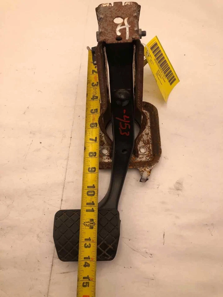 2010 VOLKSWAGEN JETTA Automatic Transmission Brake Pedal Assembly w/ Bracket - Изображение 4 из 4