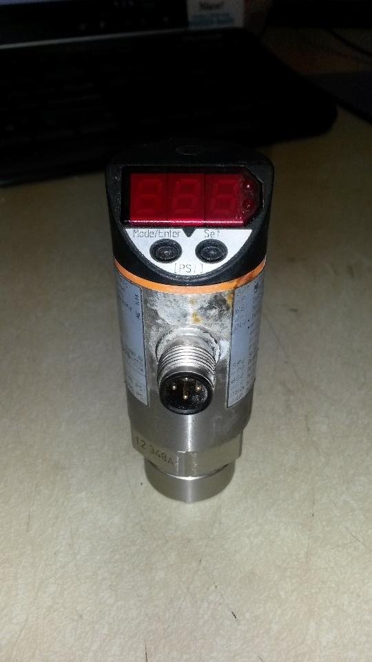 IFM Electronic D-45127 Efector Pressure Switch Sensor P/N IFM Electronic D-45127 Efector Pressure Switch Sensor P/N