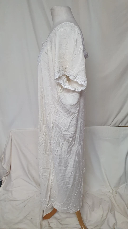Vintage  Women's Long Night Chemise, Ivory, Lace Trim, Embroidery, Silk? 0734 - Image 3 of 4