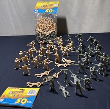 1995 SOLDIER IN PACKAGE 50 PC Green and Cream Color TOOTSIETOY 6113 Lot Of 2