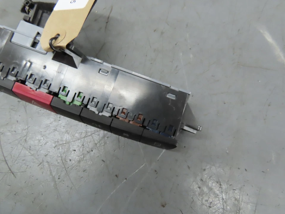 Iveco Daily Hazard Warning Light Switch 2.3D 2018 - 5801655080 - Image 2 of 4