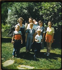 Family portrait backyard - 1953 Stereo Realist slide #269
